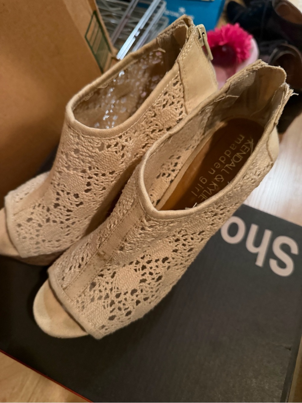 Cream lace wedge sandals #lace #summer
